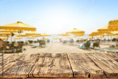 desk and sea 