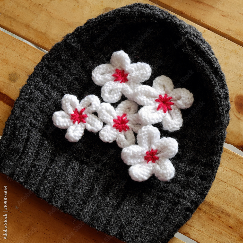 Fototapeta premium knit daisy flower on wool background