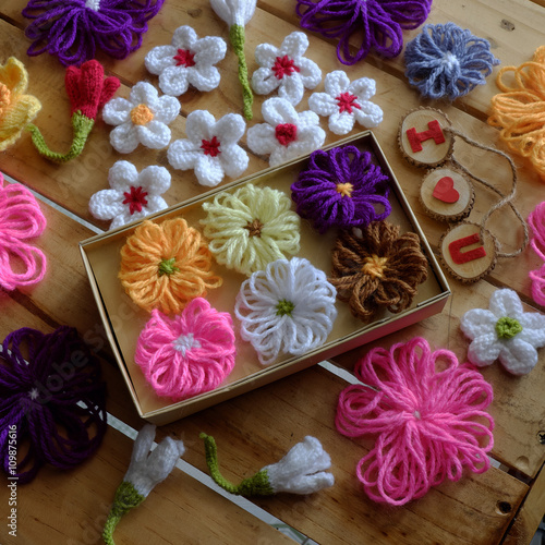 Fototapeta Naklejka Na Ścianę i Meble -   colorful daisy flower on wood background