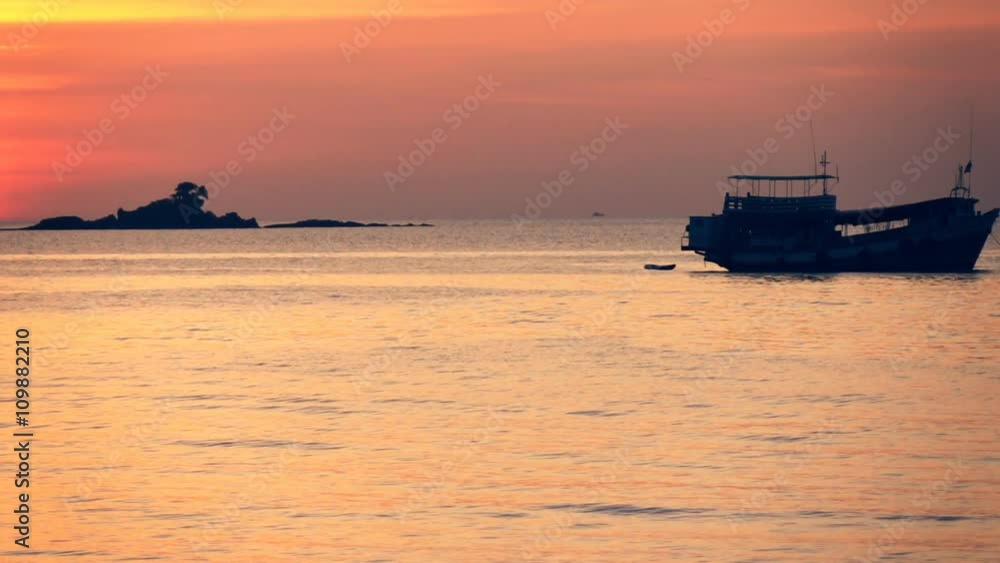 Boat sailing on ocean during sunset, super slow motion 240fps
Boat sailing on ocean during sunset, super slow motion 240fps
