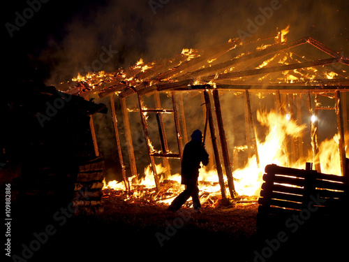 Pożar chaty photo