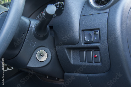 Car keys in ignition © Achira22