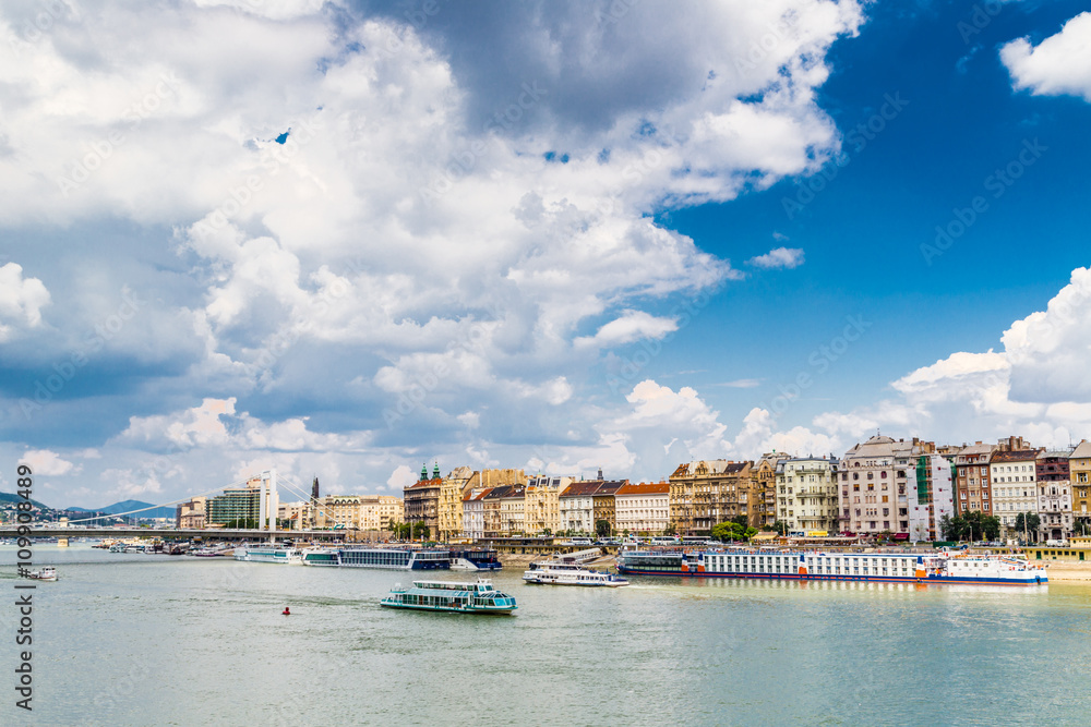 Obraz premium the sky over Budapest