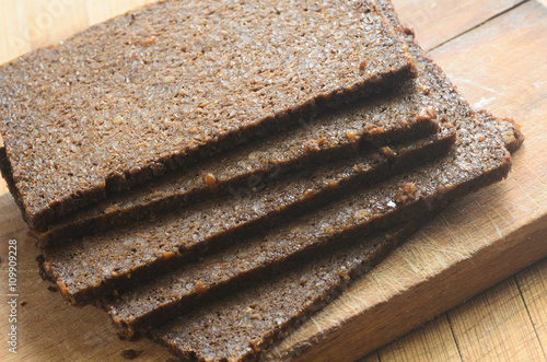 Bilde på lerret pumpernickel bread slices