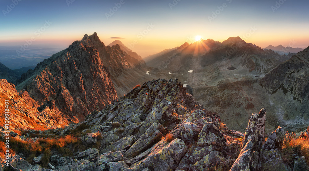 Fototapeta premium Mountain panorama with sun in Slovakia