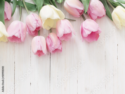 Fototapeta Naklejka Na Ścianę i Meble -  beautiful tulips on wooden background