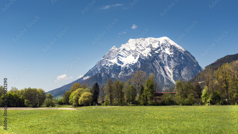 Obraz premium Blick auf den Grimming, Österreich, Steiermark, Ennstal