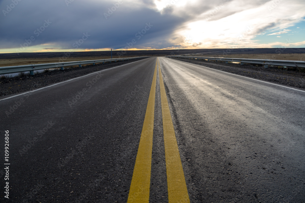 Fototapeta premium Empty road in Patagonia, Argentina.