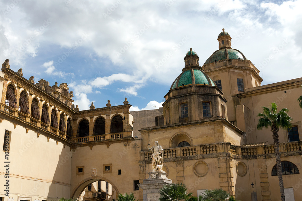 Obraz premium Mazara del Vallo - The Cathedral and St. Vitus statue in Republic square. Sicily