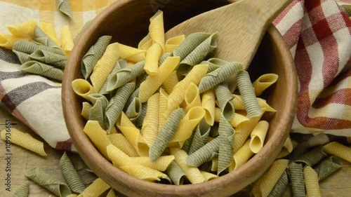 Garganelli Paglia e fieno 가르가넬리 Гарганелли List of pasta Liste von Pastaformen Liste de pâtes فهرست پاستا قائمة الباستا Listi yfir pastategundir Tipi di pasta Anexo : Pastas Cucina Italiana 이탈리아 요리  photo