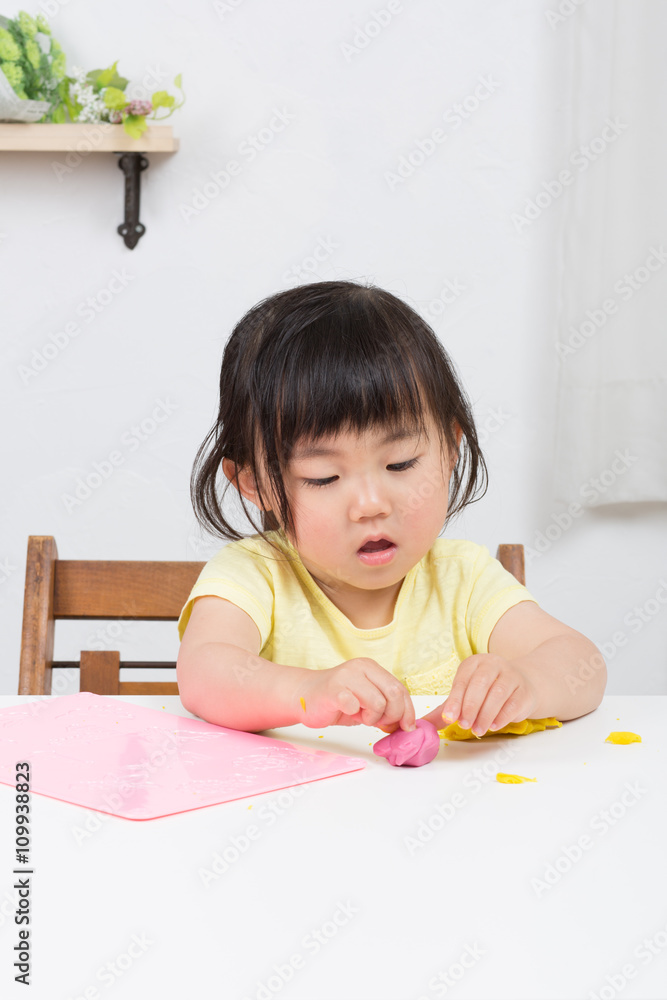 遊びに夢中な子ども