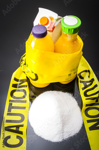 Fotografía Although traditionally is regarded as a healthy vitamin source, orange juice in reality is high in sugar and low fiber