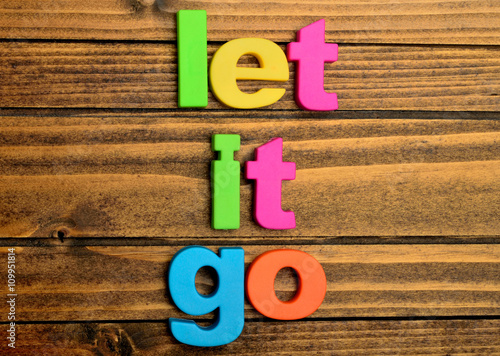 Fotografie Words Let it go on table