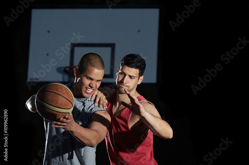 Basketball players © fotoinfot