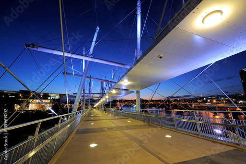 Australia Landscape : Kurilpa Bridge of Brisbane photo