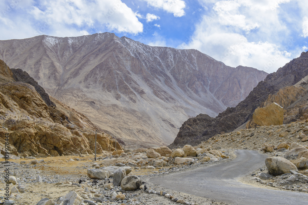 Road to Pangong Lake