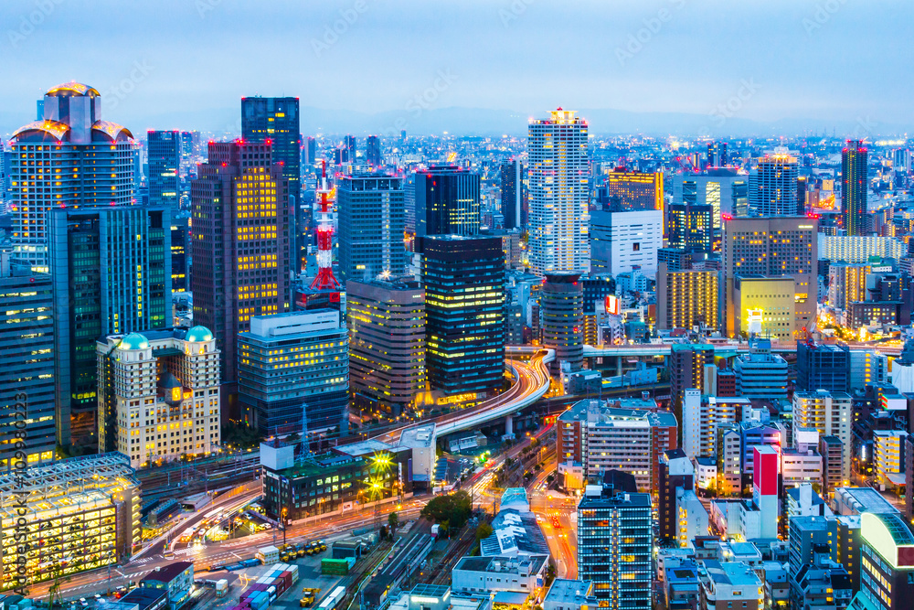 Fototapeta premium Noc na panoramę miasta Osaka w Japonii