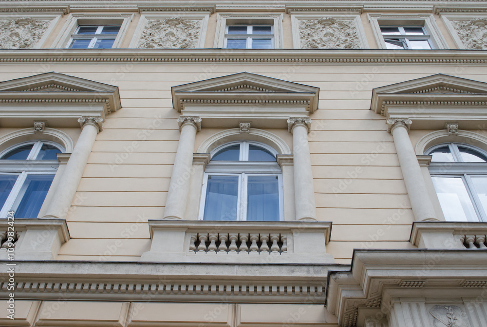 Obraz premium Old stone building windows in Lviv