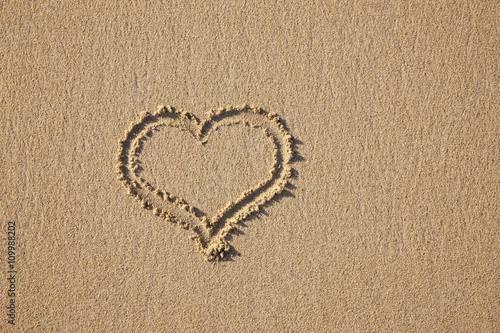 Herz im Sand
