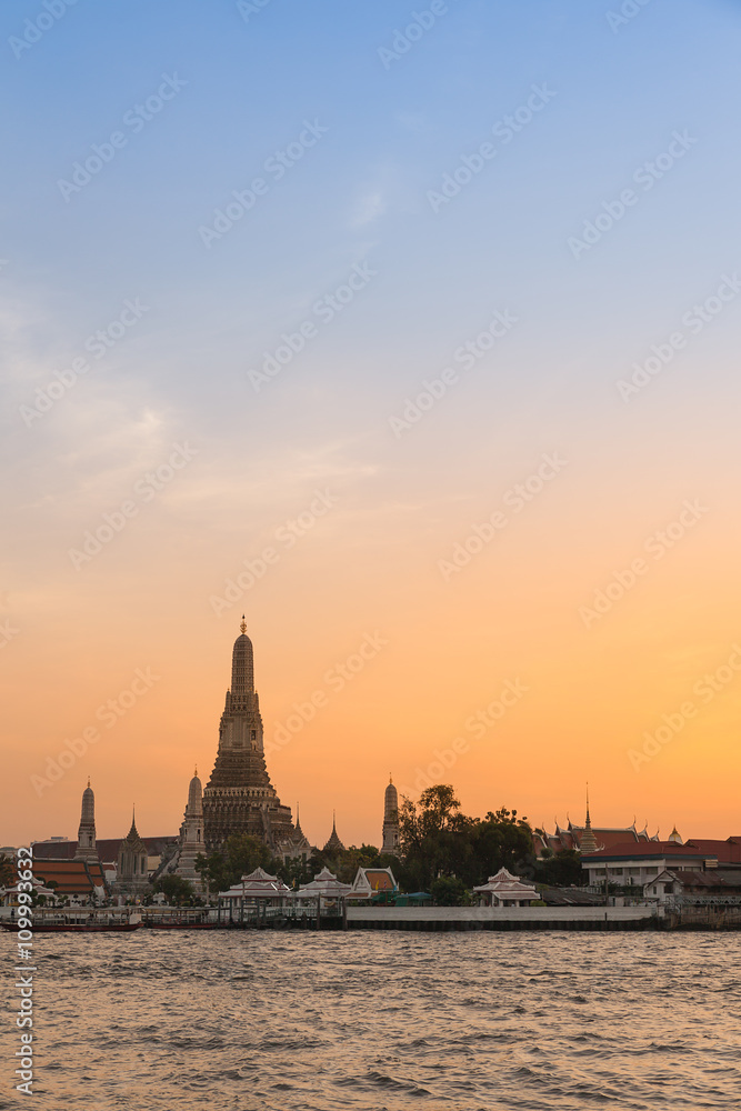 Naklejka premium Wat Arun Ratchawararam Ratchawaramahawihan or Wat Arun.