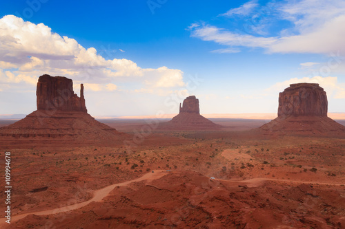 Monument Valley panorama, Arizona USA © elleonzebon