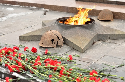 Вечный огонь на Аллее героев в Волгограде