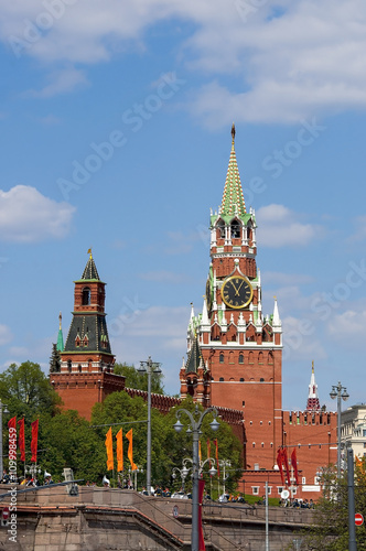 Fototapeta Naklejka Na Ścianę i Meble -  Spasskaya tower and the Red square in Moscow 