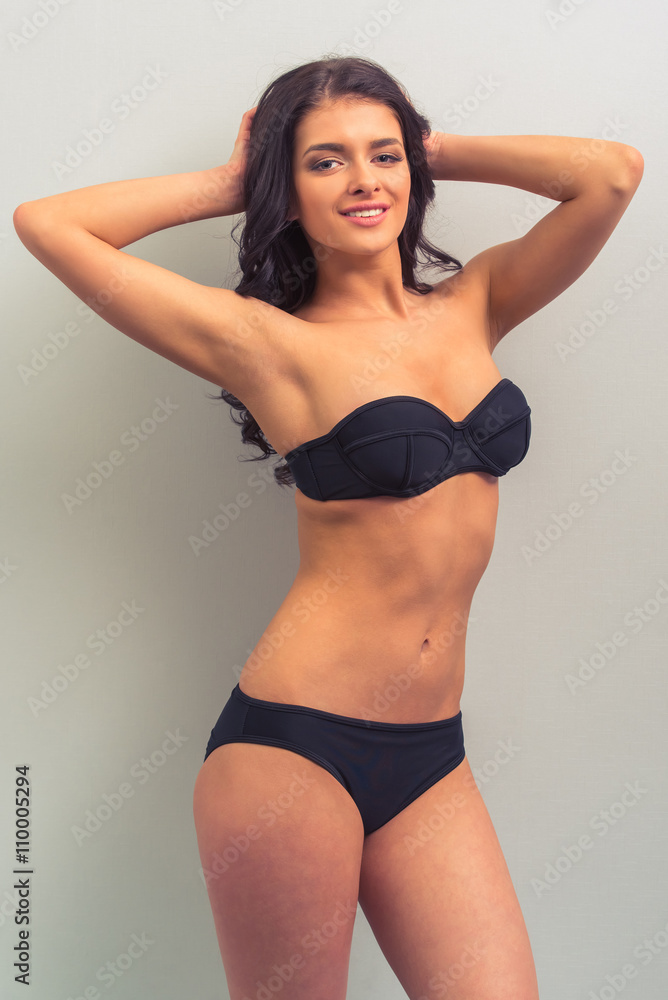 Obraz premium Young woman in underwear