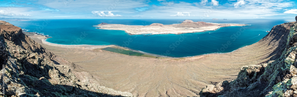 La graciosa desde el mirador del Rio, Lanzarote Panorámica