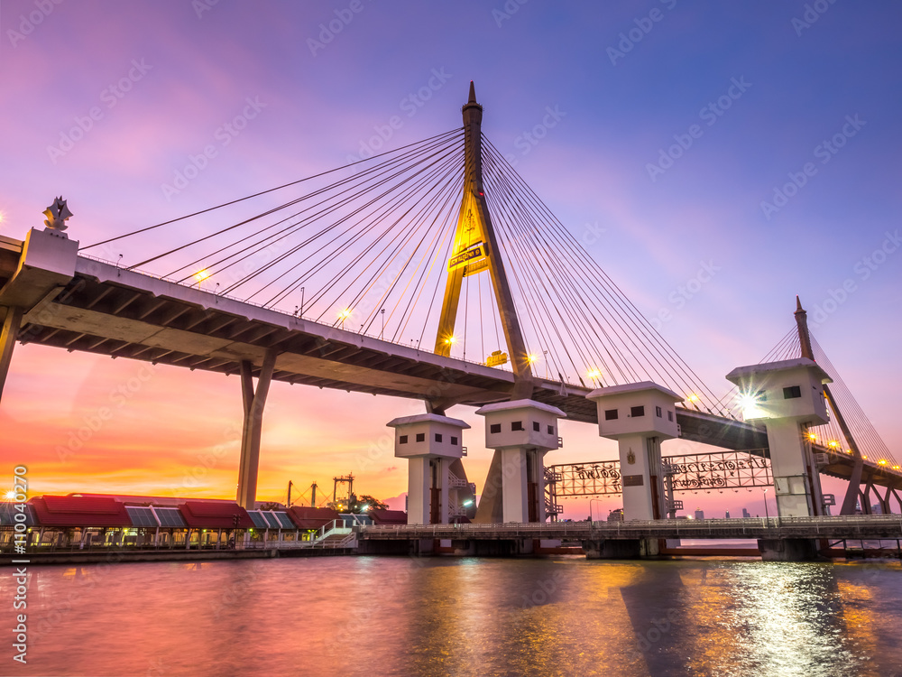 Fototapeta premium Industrial ring bridges in Bangkok under twilight sky