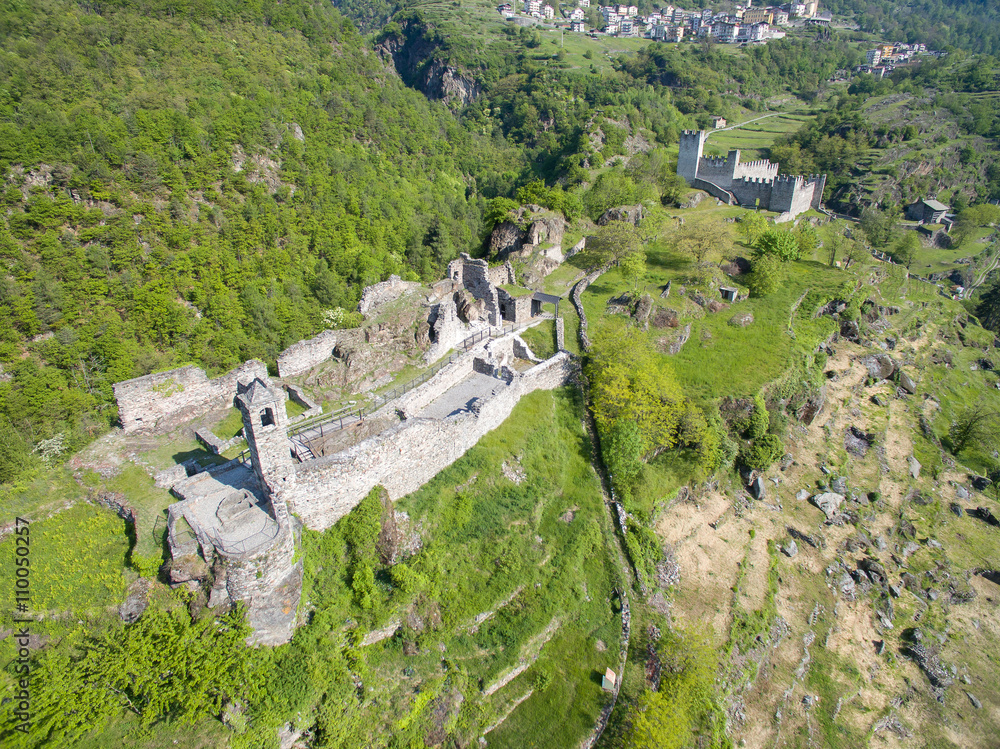 Grosio Valtellina (IT) Castello Nuovo e San Faustino Parco delle