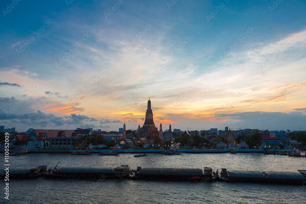 Fototapeta premium River and Wat Arun Temple during the sunset in Bangkok Thailand