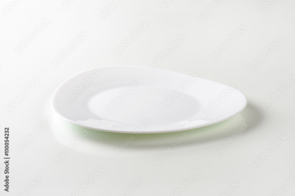 Trendy triangle white plate Trendy triangle white plate