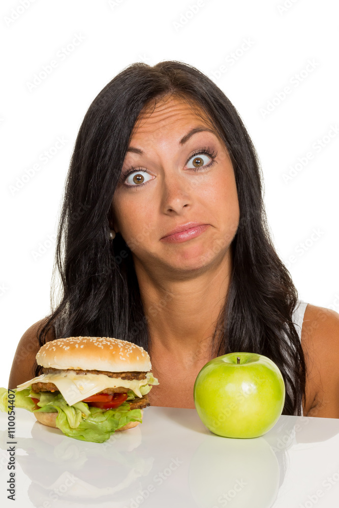 Entscheidung zwischen Hamburger und Apfel Entscheidung zwischen Hamburger und Apfel