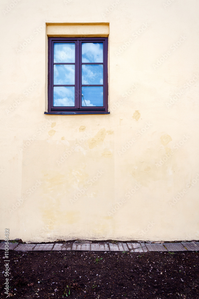 Fototapeta premium old yellow street wall
