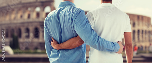 Canvas Print close up of male gay couple over coliseum in rome