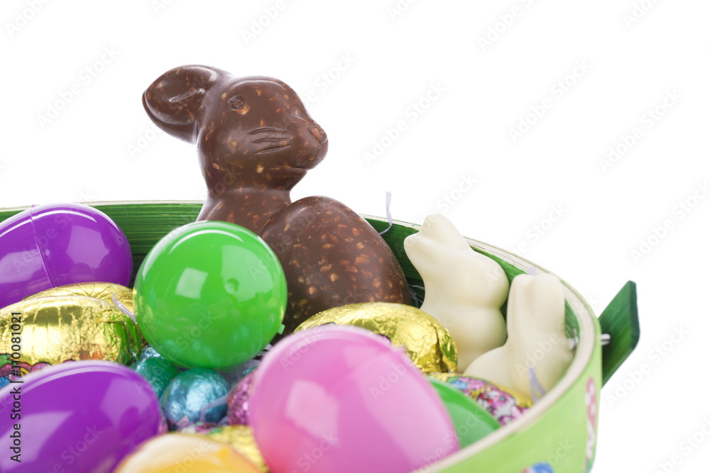 Fotografie easter bunny and eggs in a basket.