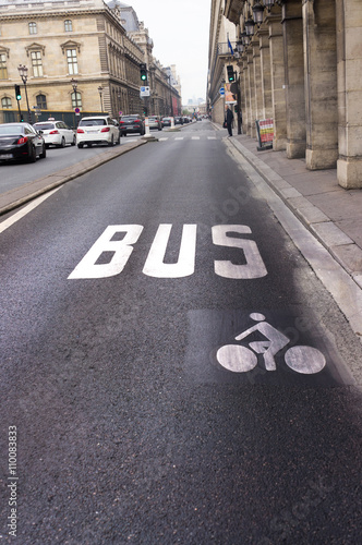 Voie de bus et de vélo, Paris, France