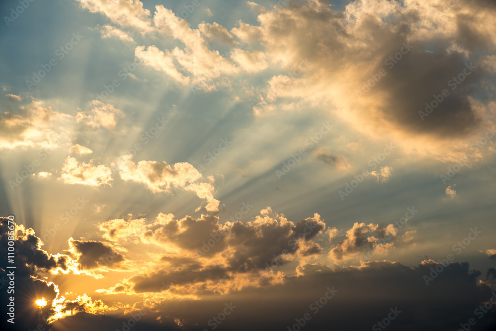 Fototapeta premium evening sky with sun beam light and cloud