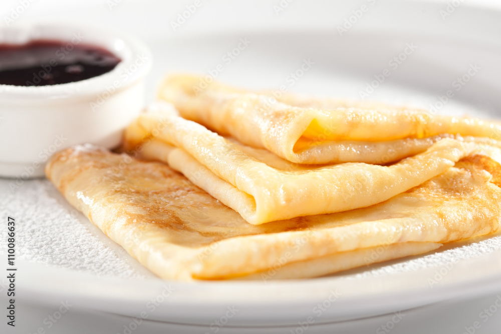 Pancakes with Berries Sauce