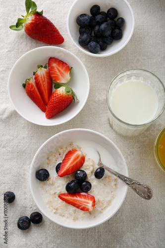 morning oat with berry in bowl