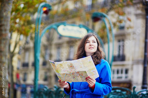 Canvas Print Beautiful young tourist in Paris,