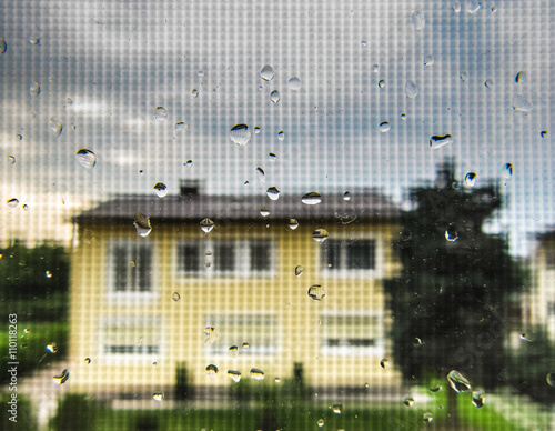 Nachbarschaft im Regen