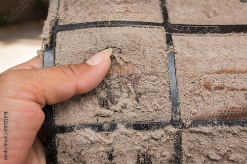 Dust vent air conditioner