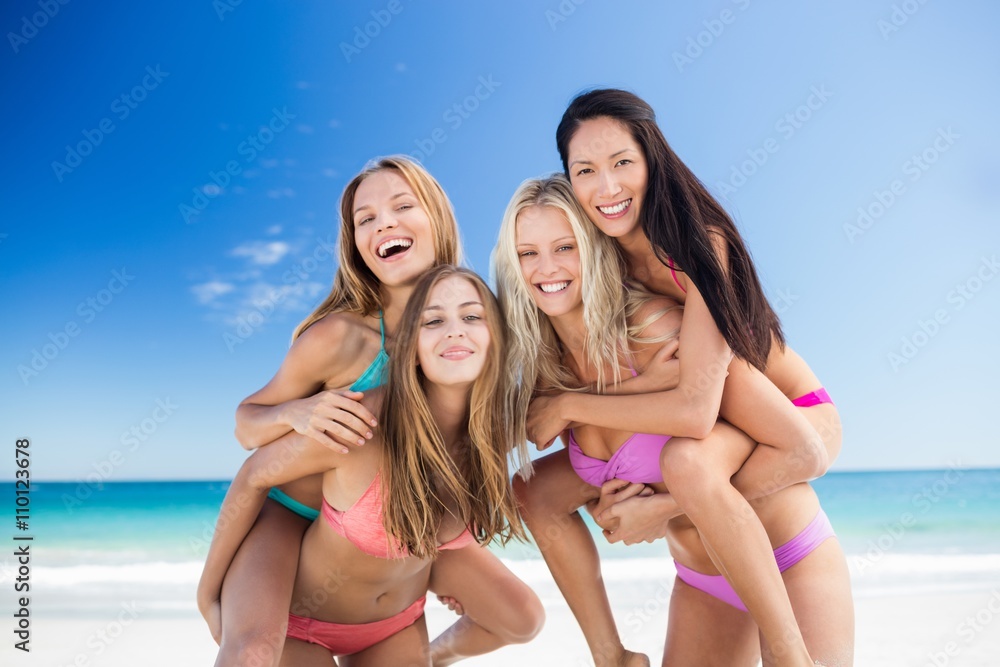  Portrait of friends posing at the beach 