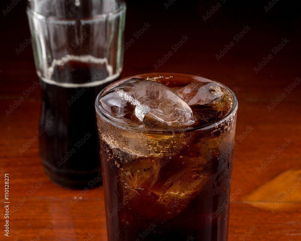 glass of cola with ice