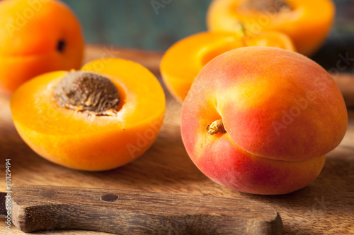 Raw Organic Yellow Apricots