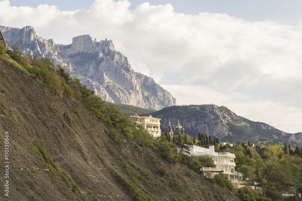 Obraz premium background landscape view of the Alupka, churches and villas, amid mountains Ai-Petri in Crimea