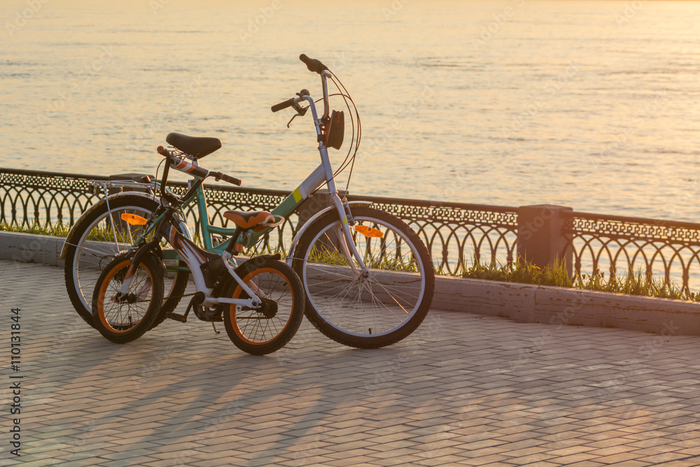 Fototapeta premium Bicycle on the embankment of the river Volga