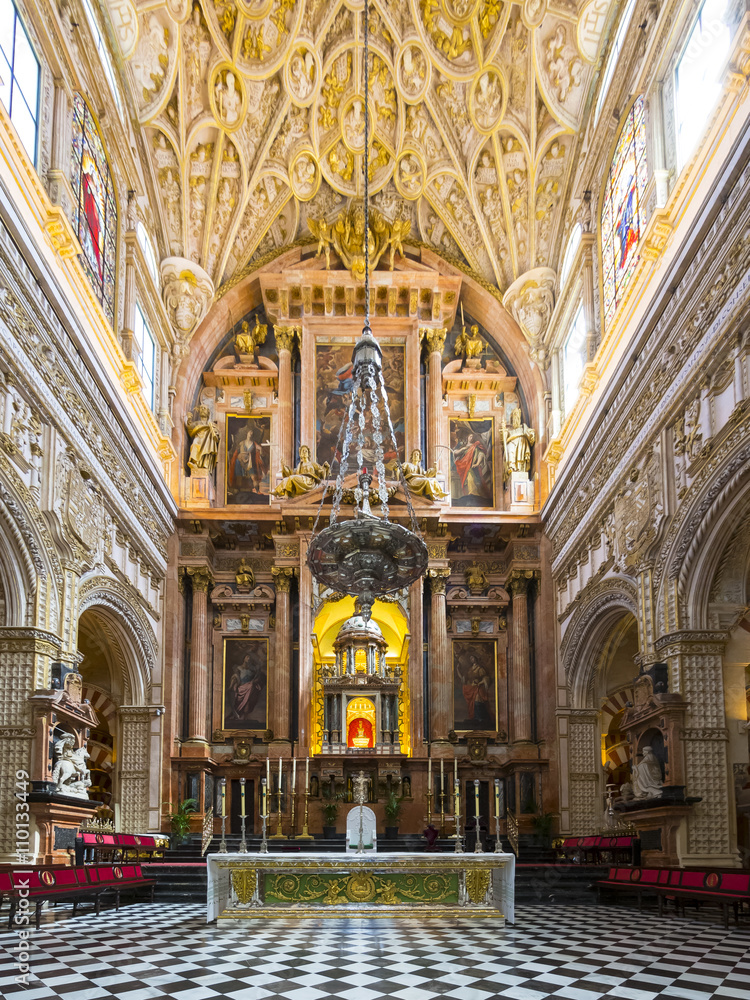 Obraz premium Ołtarz główny Mezquita, Mezquita-Catedral de Córdoba lub Katedra Poczęcia Najświętszej Marii Panny, widok wnętrza, Cordoba, Prowincja Cordoba, Andaluzja, Hiszpania, Europa